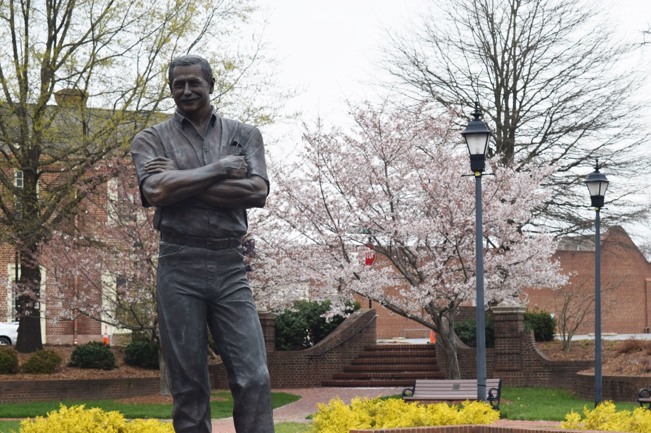 Dale Earnhardt Statue